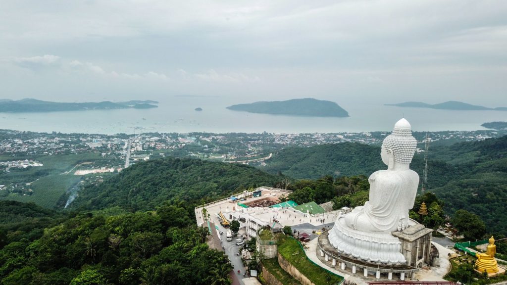 Découvrir le Big Bouddha à Phuket en scooter