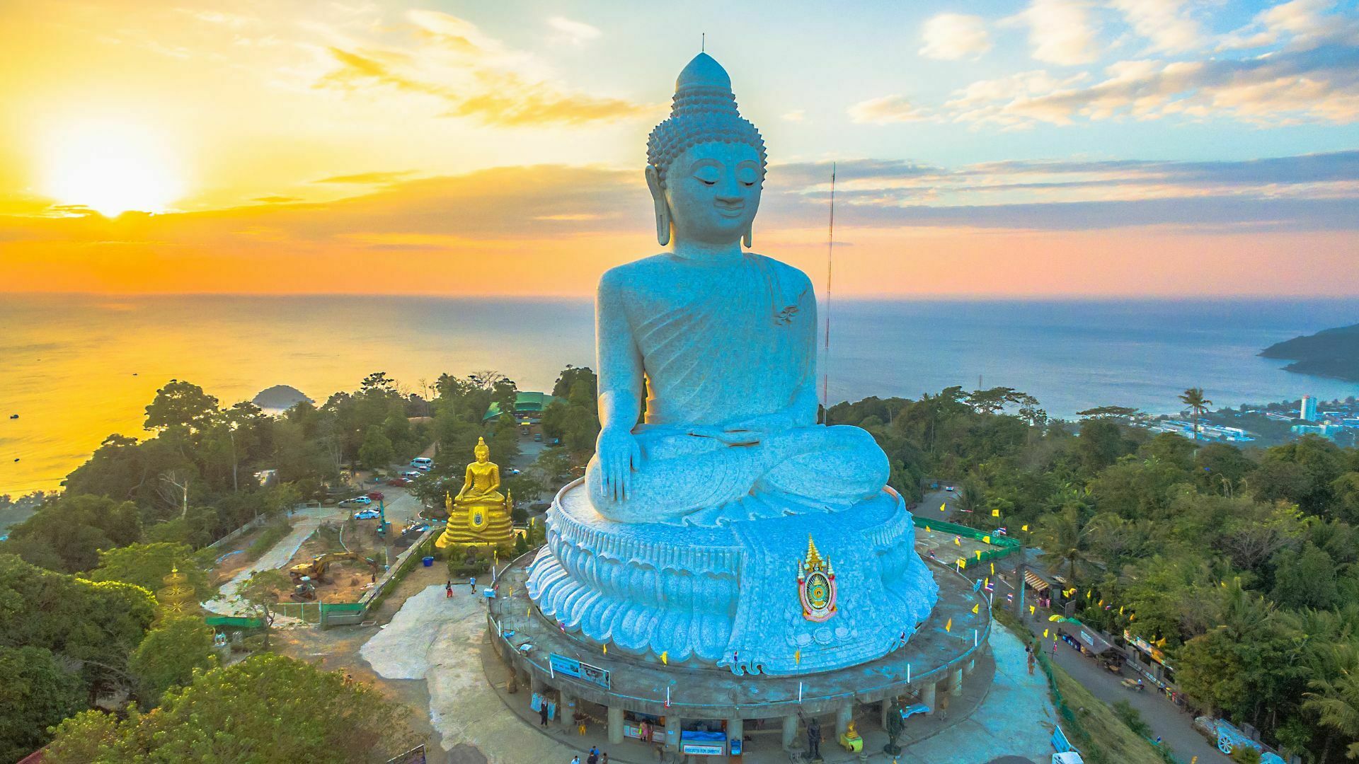Découvrir le Big Bouddha à Phuket en scooter